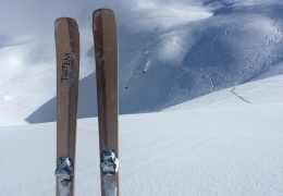 totemski-skis-en-bois-min