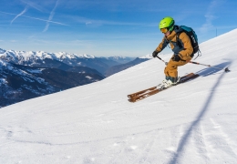 skis-en-bois-totemski-en-aciton-min